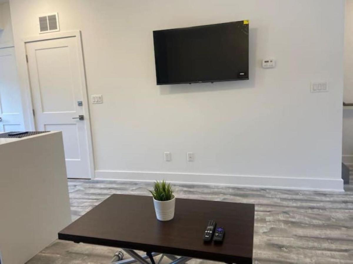 Stylish Townhome Gem With Several Amenities Just Minutes To The Falls Niagara Falls Esterno foto